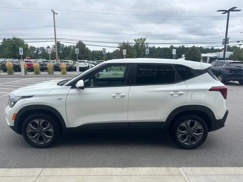 Used 2025 Kia Seltos LX AWD/4WD image 3