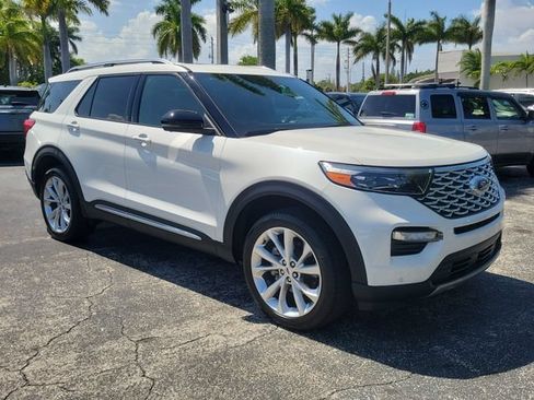 Used 2023 Ford Explorer Platinum w/ Technology Package AWD/4WD image 2
