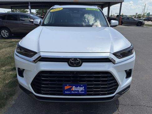 Used 2025 Toyota Grand Highlander AWD image 8