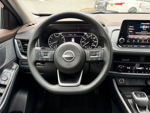 Used 2023 Nissan Rogue SV AWD/4WD image 13