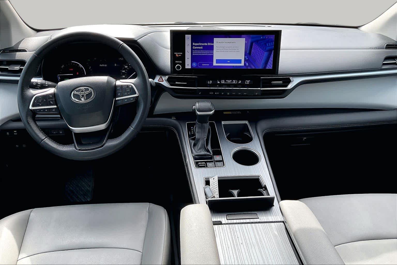 Used 2025 Toyota Sienna XLE FWD image 14
