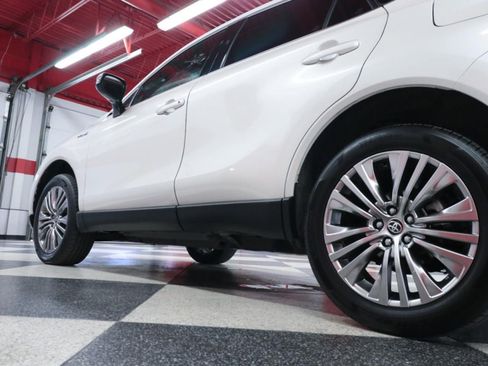 Used 2021 Toyota Venza XLE AWD/4WD image 42