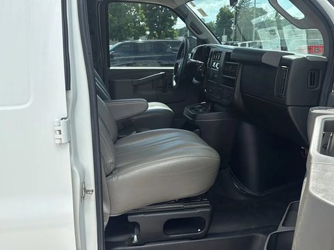 Used 2017 Chevrolet Express 2500 RWD image 18