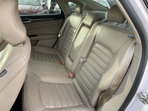 Used 2017 Ford Fusion SE w/ Fusion SE Technology Package image 19