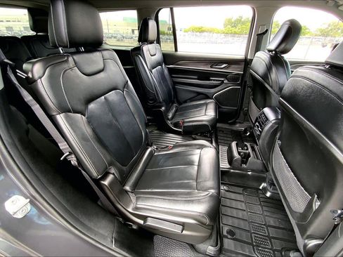 Used 2022 Jeep Grand Cherokee L Limited image 19