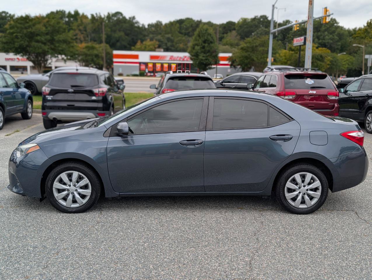 Used 2016 Toyota Corolla LE FWD image 2