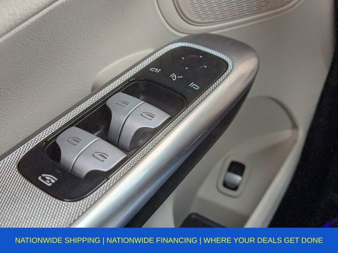 Used 2024 Mercedes-Benz GLC 300 4MATIC image 32