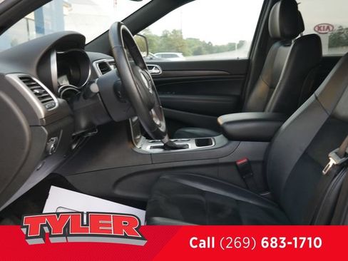 Used 2018 Jeep Grand Cherokee Altitude AWD/4WD image 31