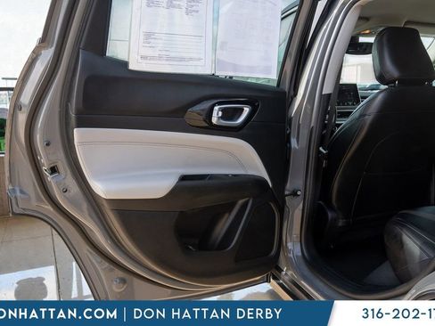 Used 2022 Jeep Compass Limited AWD/4WD image 18