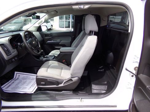 Used 2017 Chevrolet Colorado W/T w/ WT Convenience Package AWD/4WD image 10