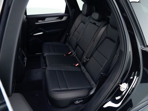 Certified 2026 Porsche Cayenne AWD/4WD image 30