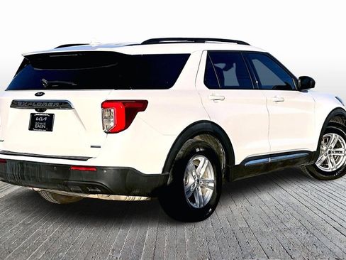 Used 2020 Ford Explorer XLT image 2