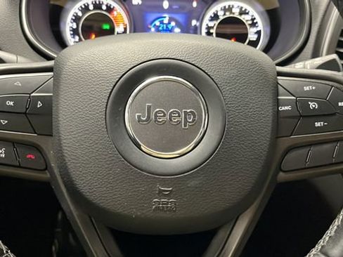 Used 2020 Jeep Cherokee Trailhawk AWD/4WD image 15