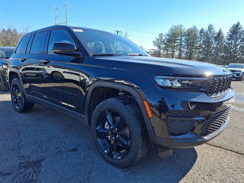 New 2025 Jeep Grand Cherokee Altitude image 2