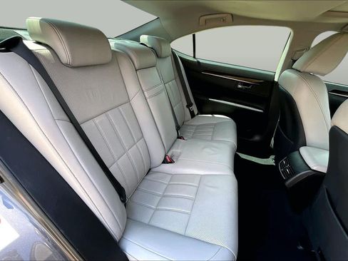 Used 2018 Lexus ES 350 w/ Luxury Package w/Wood Trim FWD image 19