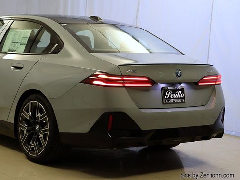 Used 2027 BMW 550e xDrive w/ Executive Package AWD/4WD image 8