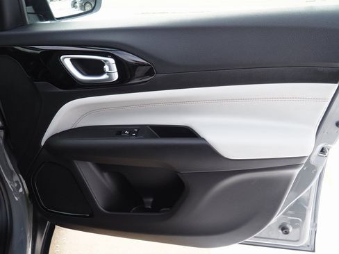 Used 2022 Jeep Compass Limited image 37