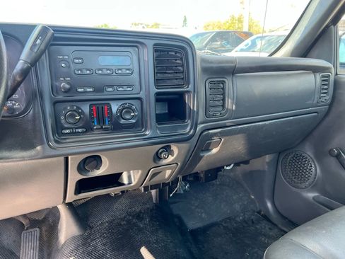 Used 2005 Chevrolet Silverado 1500 W/T image 10