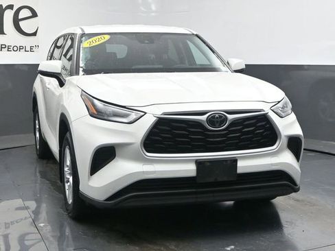 Used 2020 Toyota Highlander L image 57