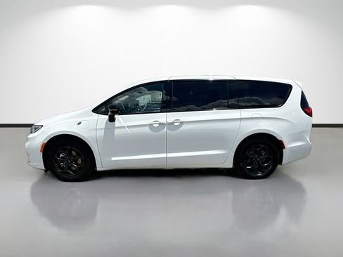 Used 2024 Chrysler Pacifica Limited FWD image 6