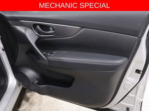 Used 2019 Nissan Rogue Sport S image 20