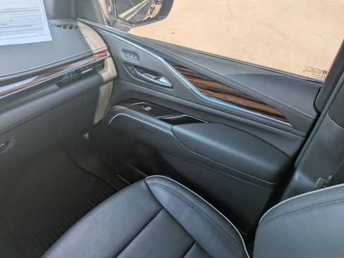 Used 2024 Cadillac Escalade Premium Luxury image 16