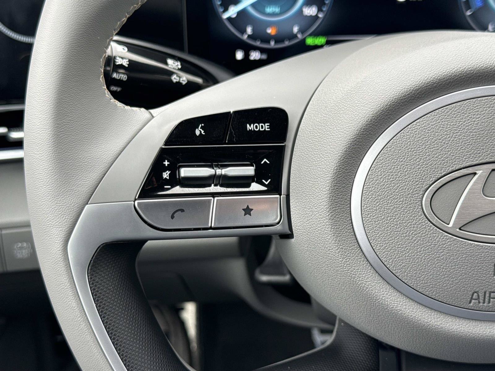 New 2026 Hyundai Elantra SEL FWD image 6