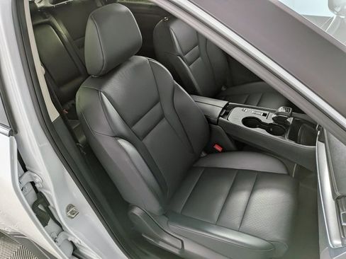 Used 2024 Nissan Rogue SV w/ SV Premium Package image 32