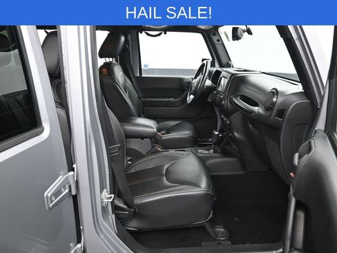 Used 2014 Jeep Wrangler Unlimited Sahara image 33