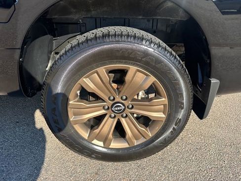 Used 2024 Nissan Titan SV w/ SV Bronze Edition Package image 15