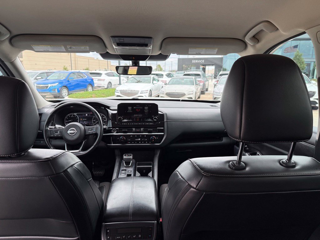 Used 2023 Nissan Pathfinder SL w/ Lighting Package (N92) FWD image 19