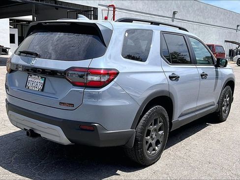 Used 2025 Honda Pilot TrailSport image 4