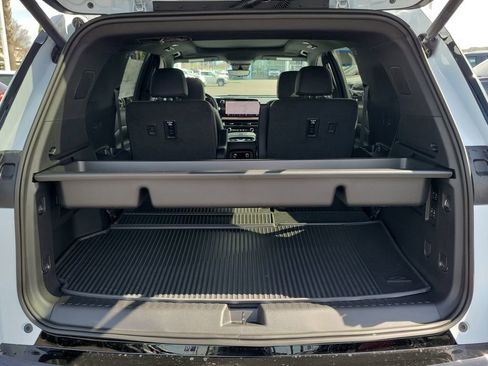 New 2026 Chevrolet Traverse RS w/ LPO, Floor Liner Package FWD image 22
