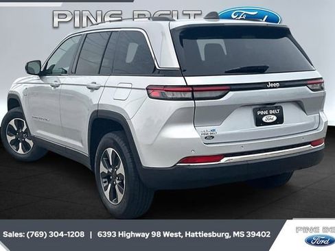 Used 2023 Jeep Grand Cherokee 4WD 4xe image 2