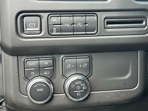 Certified 2023 GMC Yukon SLT AWD/4WD image 18