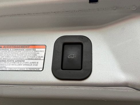 Used 2020 Toyota Sienna SE Premium w/ Nightshade Edition FWD image 24