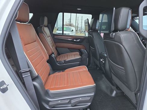 Used 2023 GMC Yukon Denali Ultimate image 16