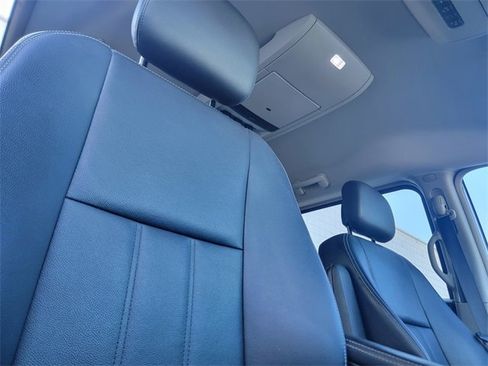 Used 2014 Chrysler Town & Country Touring image 23