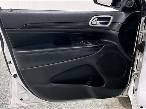 Used 2020 Jeep Grand Cherokee Altitude image 21