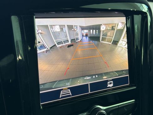 Used 2023 Chevrolet Traverse LT FWD image 18