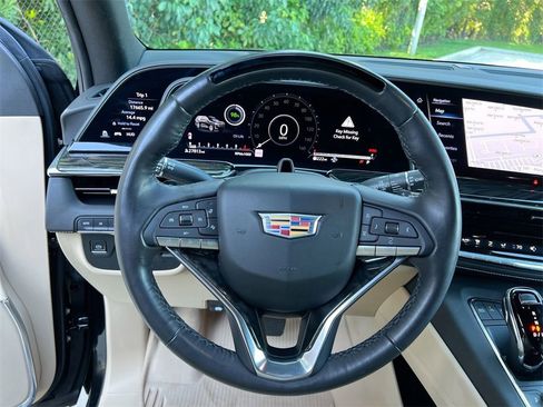 Used 2024 Cadillac Escalade Premium Luxury image 13