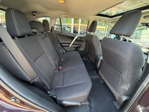 Used 2018 Toyota RAV4 XLE AWD/4WD image 16