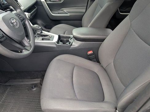 Certified 2019 Toyota RAV4 LE image 9