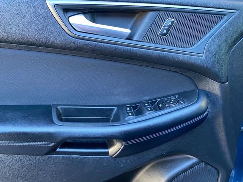 Used 2018 Ford Edge SE image 16