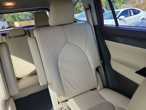 Used 2022 Toyota Highlander Limited image 6