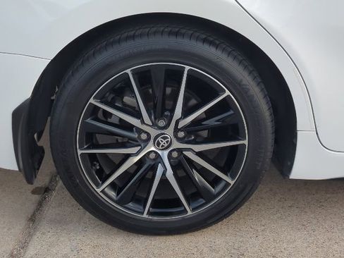 Used 2023 Toyota Camry SE FWD image 3