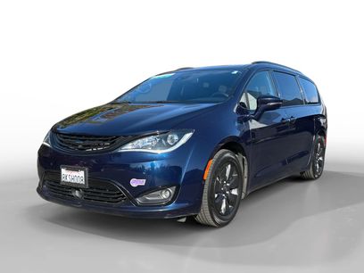 Used 2019 Chrysler Pacifica Limited w/ Advanced Safetytec Group