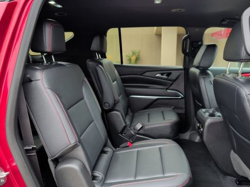 Used 2025 Chevrolet Traverse Z71 w/ LPO, Floor Liner Package AWD/4WD image 35