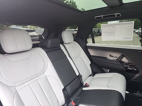 New 2026 Land Rover Range Rover Sport Dynamic SE AWD/4WD image 18