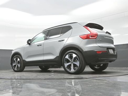 Used 2026 Volvo XC40 B5 Plus AWD/4WD image 29
